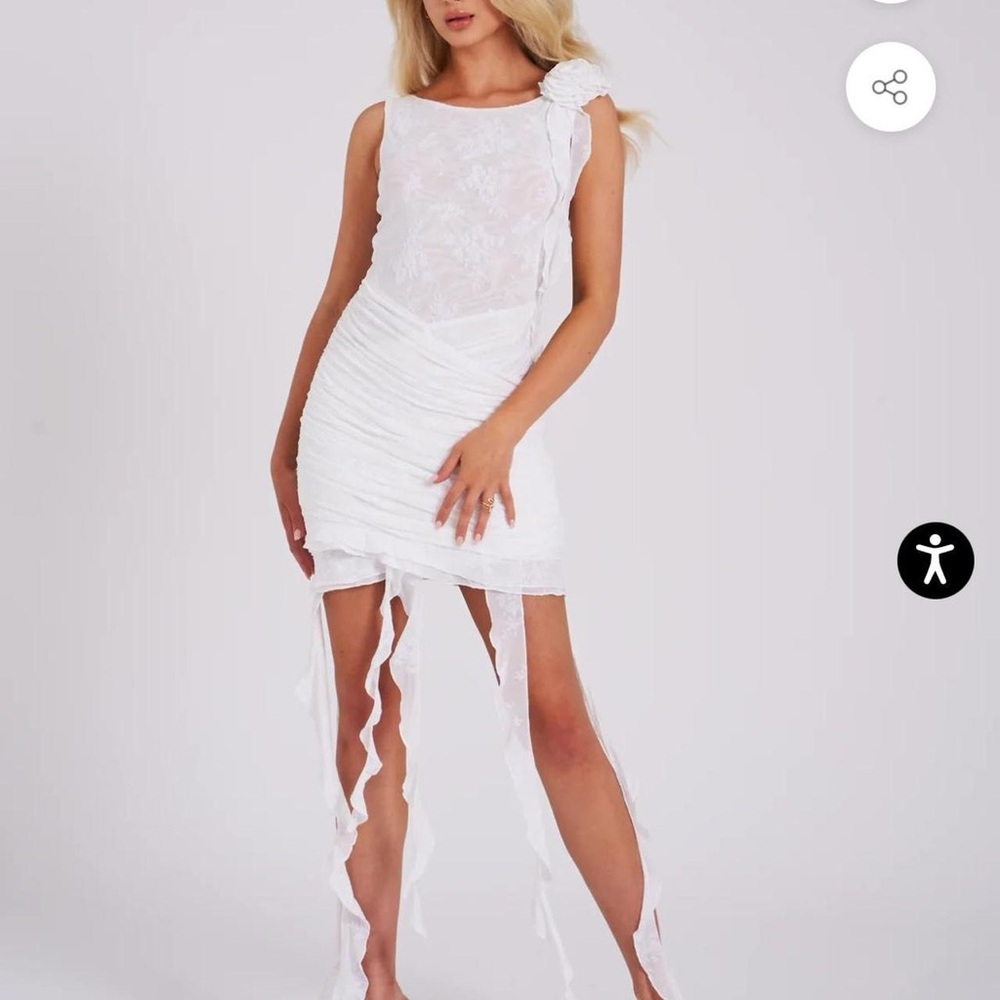 Elegant White Sleeveless Dress